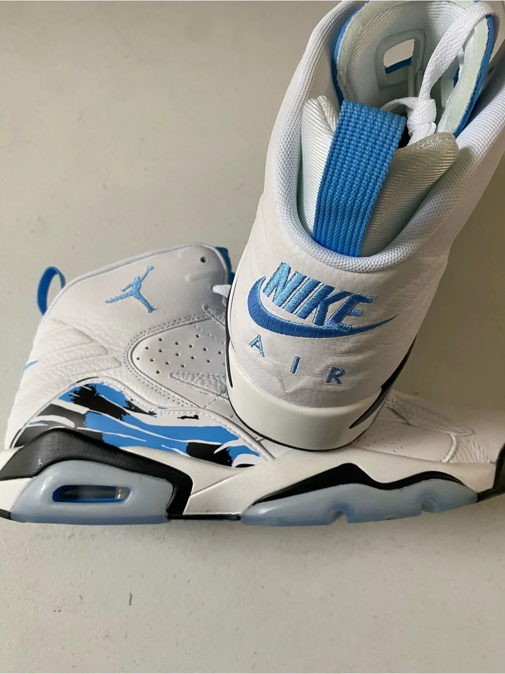 Jordan Men's Retro Basketball Shoes in White and University Blue sz 12